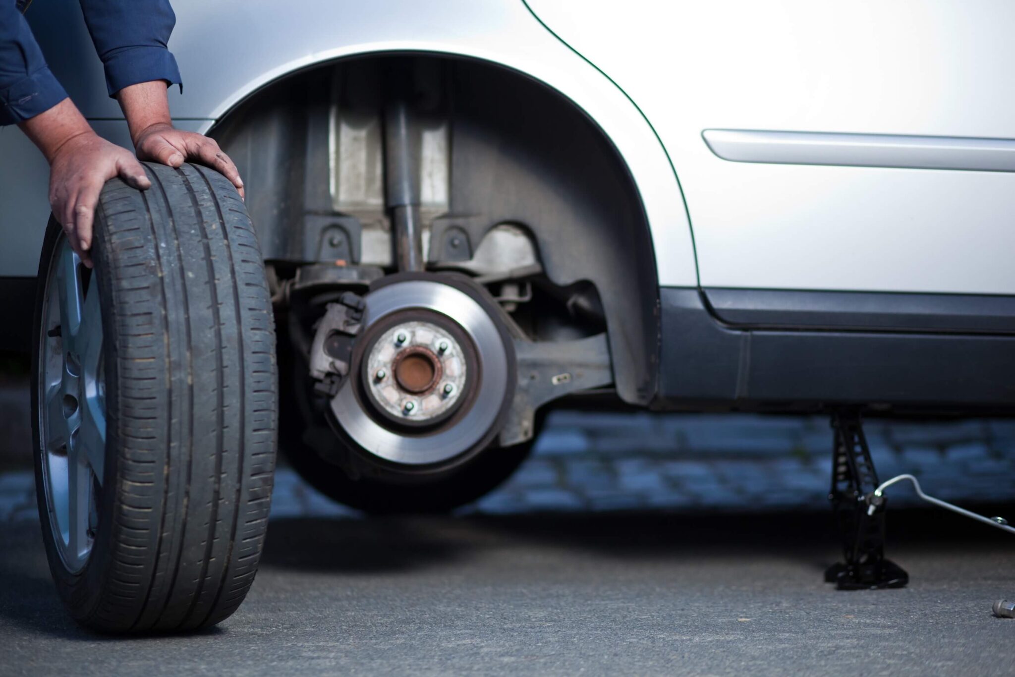 Professional tyre puncture repair in Dubai