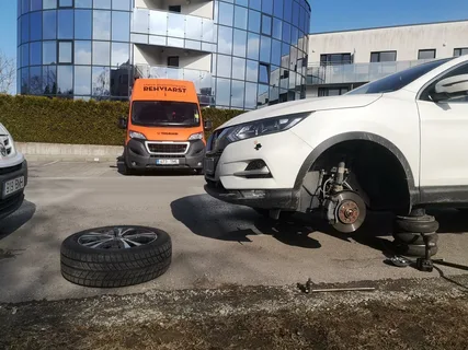 Professional mobile tyre repair service in Dubai